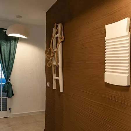 Appartamento Dimora Margò - Elegant Historic Escape *