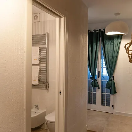 Appartamento Dimora Margò - Elegant Historic Escape *