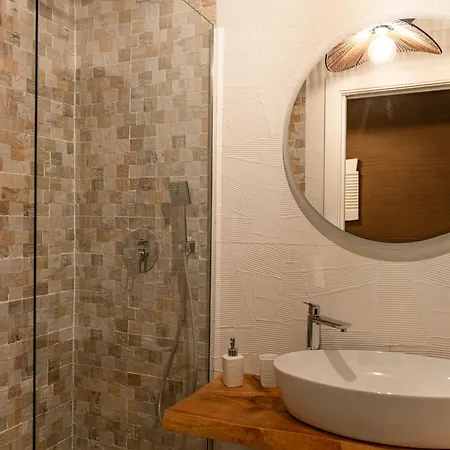 Apartment Dimora Margo - Elegant Historic Escape